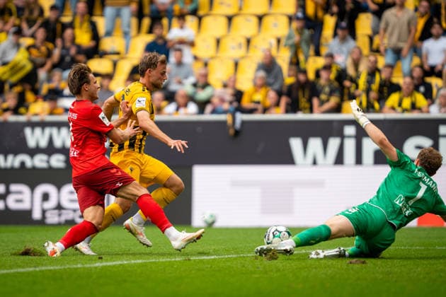 Mika Schroers of Alemannia Aachen, age 27, taking a shot on goal in the match between TSV Alemannia Aachen and SSV Jahn Regensburg, soccer, 3rd Division, Matchday 5, 2026–2027 season, September 12, 2026 DFB regulations prohibit any use of photographs as image sequences and or quasi-video TSV Alemannia Aachen vs. SSV Jahn Regensburg, soccer, 3rd Division, Matchday 5, 2026–2027 season, September 12, 2026, Aachen Copyright: xEibner-Pressefoto J.xDerondeaux EP_JDU