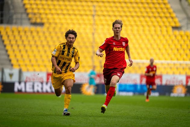 Leopold Wurm (SSV Jahn Regensburg), 37, and Justin von der Hitz (Alemannia Aachen), 30; TSV Alemannia Aachen vs. SSV Jahn Regensburg, soccer, 3rd Division, Matchday 5, 2026–2027 season, September 12, 2026 DFB regulations prohibit any use of photographs as image sequences and or quasi-video TSV Alemannia Aachen vs. SSV Jahn Regensburg, soccer, 3rd Division, Matchday 5, 2026–2027 Season, September 12, 2026, Aachen Copyright: xEibner-Pressefoto J.xDerondeaux EP_JDU