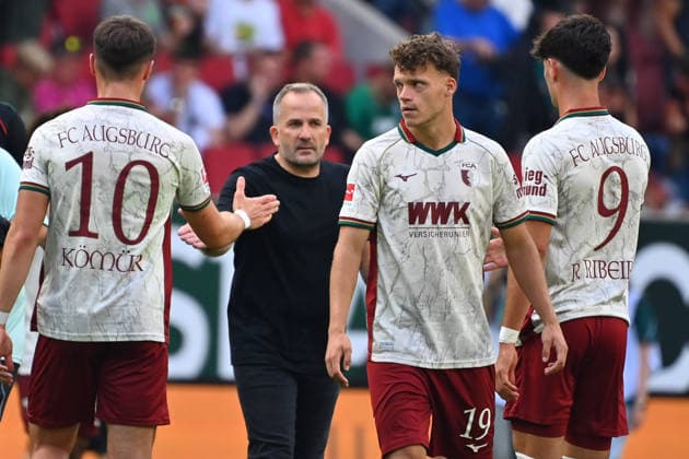 v.re:Rodrigo Duarte RIBEIRO (FC Augsburg), Robin FELLHAUER (FC Augsburg), Manuel BAUM (Trainer FC Augsburg), Mert KOEMUER (FC Augsburg) nach Spielende. Fussball 1. Bundesliga Saison 2026 2027, 3.Spieltag, Spieltag03, FC Augsburg - Bayer 04 Leverkusen 2-2 am 12.09.2026 , WWK A R E N A. *** Rodrigo Duarte RIBEIRO (FC Augsburg), Robin FELLHAUER (FC Augsburg), Manuel BAUM (Head Coach, FC Augsburg), Mert KOEMUER (FC Augsburg) after the final whistle of the soccer match in the 1. Bundesliga, 2026–2027 season, Matchday 3, Matchday 03, FC Augsburg vs. Bayer 04 Leverkusen 2–2 on September 12, 2026, WWK Arena