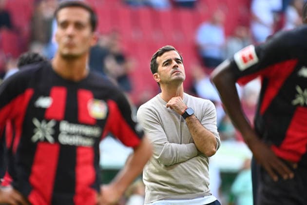 Trainer Carles MARTINEZ (Bayer Leverkusen) nach Spielende.skeptisch,ernst. Fussball 1. Bundesliga Saison 2026 2027, 3.Spieltag, Spieltag03, FC Augsburg - Bayer 04 Leverkusen 2-2 am 12.09.2026 , WWK A R E N A. *** Coach Carles MARTINEZ of Bayer Leverkusen was skeptical after the game; Ernst, Soccer, Bundesliga, 2026–2027 Season, Matchday 3, Matchday 03, FC Augsburg vs. Bayer 04 Leverkusen 2–2 on September 12, 2026, WWK Arena