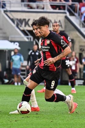 1. Fussball Bundesliga: FC Augsburg - Bayer 04 Leverkusen, 12.09.2026 AUGSBURG, GERMANY; 12. SEPTEMBER: im Duell Afonso MOREIRA (Bayer Leverkusen 9) und Fabian RIEDER (FC Augsburg 32) während dem Match der Bundesliga zwischen dem FC Augsburg und Bayer 04 Leverkusen am 3. Spieltag in der WWK-Arena DFL REGULATIONS PROHIBIT ANY USE OF PHOTOGRAPHS AS IMAGE SEQUENCES AND OR QUASI-VIDEO *** 1 Bundesliga: FC Augsburg vs. Bayer 04 Leverkusen, September 12, 2026, AUGSBURG, GERMANY, September 12: Afonso MOREIRA of Bayer Leverkusen (No. 9) and Fabian RIEDER of FC Augsburg (No. 32) face off during the Bundesliga match between FC Augsburg and Bayer 04 Leverkusen on Matchday 3 at the WWK Arena. DFL regulations prohibit any use of PHOTOGRAPHS AS IMAGE SEQUENCES AND OR QUASI-VIDEO Copyright: xBEAUTIFULxSPORTS Goldbergx