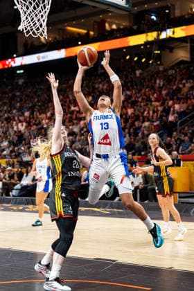 Janelle Salaun of France, 13, makes a layup against Frieda Buehner of Germany, 20, GER, France vs. Germany, Basketball, 2026 FIBA Women s World Cup, Semifinal, September 12, 2026, GER, France vs. Germany, Basketball, 2026 FIBA Women’s World Cup, Semifinal, September 12, 2026, Berlin Copyright: xEibner-Pressefoto MaxxVincenx EP_MVN