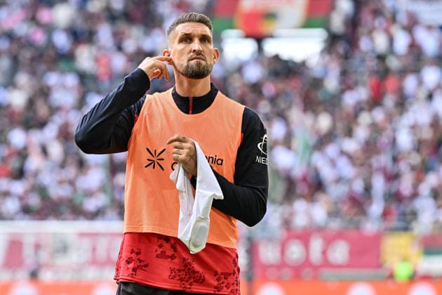 1. Fussball Bundesliga: FC Augsburg - Bayer 04 Leverkusen, 12.09.2026 AUGSBURG, GERMANY; 12. SEPTEMBER: hängende Köpfe der Gäste nach dem 2-2 in Augsburg nach dem Match der Bundesliga zwischen dem FC Augsburg und Bayer 04 Leverkusen am 3. Spieltag in der WWK-Arena DFL REGULATIONS PROHIBIT ANY USE OF PHOTOGRAPHS AS IMAGE SEQUENCES AND OR QUASI-VIDEO Robert ANDRICH (Bayer Leverkusen 8) *** 1 Bundesliga: FC Augsburg vs. Bayer 04 Leverkusen, September 12, 2026, AUGSBURG, GERMANY SEPTEMBER 12: Dejected visitors after the 2–2 draw in Augsburg following the Bundesliga match between FC Augsburg and Bayer 04 Leverkusen on Matchday 3 at the WWK Arena. DFL REGULATIONS PROHIBIT ANY USE OF PHOTOGRAPHS AS IMAGE SEQUENCES AND OR QUASI-VIDEO Robert ANDRICH Bayer Leverkusen 8 Copyright: xBEAUTIFULxSPORTS Goldbergx
