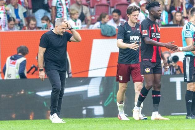 Trainer Manuel Baum (FC Augsburg) und Doppeltorschuetze Michael Gregoritsch (FC Augsburg) trauern dem spaeten Ausgleichstreffer nach, FC Augsburg vs. Bayer 04 Leverkusen, Fußball-Bundesliga, Fussball, 1. Bundesliga, 03. Spieltag, 12.09.2026 DFB regulations prohibit any use of photographs as image sequences and or quasi-video *** FC Augsburg coach Manuel Baum and two-goal scorer Michael Gregoritsch of FC Augsburg lament the late equalizer, FC Augsburg vs. Bayer 04 Leverkusen, Bundesliga, Soccer, 1. Bundesliga, Matchday 3, September 12, 2026. DFB regulations prohibit any use of photographs as image sequences and or quasi-video Copyright: xkolbert-press PeterxFastlx