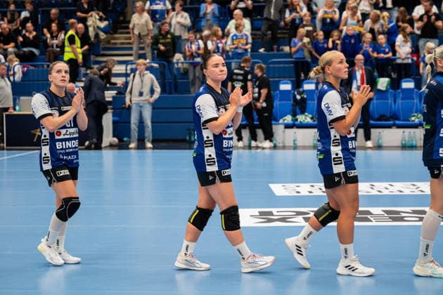 HSG Blomberg Lippe GER vs. Storhamar Handball Elite NOR, Handball, EHF Champions League Women, Group Stage, September 12, 2026, 2026–2027 Season, Lemgo’s Elin Magnusdottir of HSG Blomberg Lippe, No. 33, thanks the fans at the Lemgo Phoenix Contact Arena in Germany