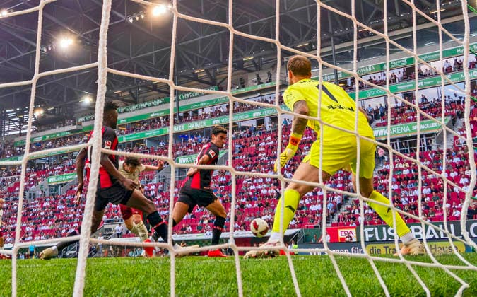 12.09.2026, Fussball Bundesliga 2026 2027, 3.Spieltag, FC Augsburg - Bayer Leverkusen, in der WWK-Arena Augsburg, Kopfball zum 2:1 Führungstreffer von Michael Gregoritsch (2.v. li, FC Augsburg), Torwart Mark Flekken (Leverkusen) ohne Chance. ***DFL and DFB regulations prohibit any use of photographs as image sequences and or quasi-video.*** *** September 12, 2026, 2026–2027 Bundesliga, Matchday 3, FC Augsburg vs. Bayer Leverkusen, at the WWK Arena in Augsburg, header for the 2–1 lead by Michael Gregoritsch (2nd from left), FC Augsburg; goalkeeper Mark Flekken (Leverkusen) had no chance ***DFL and DFB regulations prohibit any use of photographs as image sequences and or quasi-video***