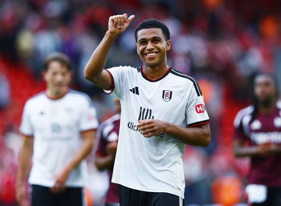 Shea Charles of Fulham thanks the fans at the end of the match Liverpool v Fulham, Premier League, Football, Football, Anfield, Liverpool, UK - 12 Sep 2026Liverpool Anfield United Kingdom EDITORIAL USE ONLY No use with unauthorised audio, video, data, fixture lists, club league logos or live services. Online in-match use limited to 120 images, no video emulation. No use in betting, games or single club league player publications.  Copyright: xMattxWest Shutterstockx 17144551bp