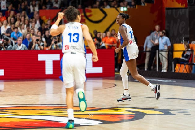 Janelle Salaun (France), 13, and Valeriane Ayayi (France), 11, cheer, GER, France vs. Germany, basketball, 2026 FIBA Women’s World Cup, semifinals, September 12, 2026 GER, France vs. Germany, basketball, 2026 FIBA Women’s World Cup, semifinals, September 12, 2026 Berlin Copyright: xEibner-Pressefoto MaxxVincenx EP_MVN