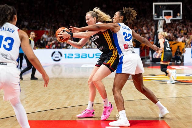 Marie Guelich (Germany), 21, in a one-on-one matchup with Marieme Badiane (France), 22, GER, France vs. Germany, Basketball, 2026 FIBA Women s World Cup, Semifinals, September 12, 2026, GER, France vs. Germany, Basketball, 2026 FIBA Women’s World Cup, Semifinals, September 12, 2026, Berlin Copyright: xEibner-Pressefoto MaxxVincenx EP_MVN