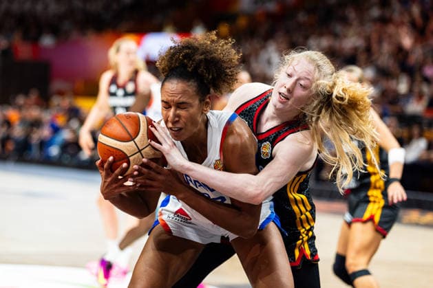 Frieda Buehner (Germany), 20, in a one-on-one battle for the ball with Marieme Badiane (France), 22, GER, France vs. Germany, Basketball, 2026 FIBA Women’s World Cup, Semifinal, September 12, 2026, Germany, France vs. Germany, basketball, 2026 FIBA Women’s World Cup, Semifinal, September 12, 2026, Berlin Copyright: xEibner-Pressefoto MaxxVincenx EP_MVN