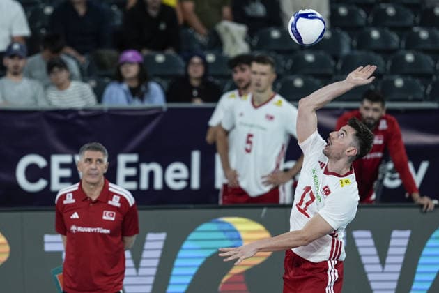 Turkiye v France - CEV EuroVolley 2026 Men CLUJ-NAPOCA, ROMANIA - SEPTEMBER 12: Murat Yenipazar (17) of Turkiye in action during the CEV EuroVolley 2026 match between Turkiye and France at the BTarena in Cluj-Napoca, Romania, on September 12, 2026. Osmancan Gurdogan Anadolu Cluj-napoca Romania. Editorial use only. Please get in touch for any other usage.  Copyright: x2026xAnadoluxOsmancanxGurdoganx