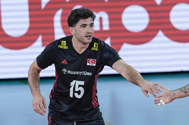 Turkiye v France - CEV EuroVolley 2026 Men CLUJ-NAPOCA, ROMANIA - SEPTEMBER 12: Abdulsamet Yalcin (R) of Turkiye in action during the CEV EuroVolley 2026 match between Turkiye and France at the BTarena in Cluj-Napoca, Romania, on September 12, 2026. Osmancan Gurdogan Anadolu Cluj-napoca Romania. Editorial use only. Please get in touch for any other usage.  Copyright: x2026xAnadoluxOsmancanxGurdoganx