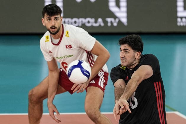 Turkiye v France - CEV EuroVolley 2026 Men CLUJ-NAPOCA, ROMANIA - SEPTEMBER 12: Abdulsamet Yalcin (R) of Turkiye in action during the CEV EuroVolley 2026 match between Turkiye and France at the BTarena in Cluj-Napoca, Romania, on September 12, 2026. Osmancan Gurdogan Anadolu Cluj-napoca Romania. Editorial use only. Please get in touch for any other usage.  Copyright: x2026xAnadoluxOsmancanxGurdoganx
