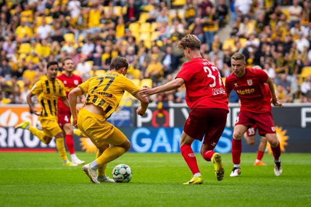 Mika Schroers (Alemannia Aachen), 27, vs. Leopold Wurm (SSV Jahn Regensburg), 37; TSV Alemannia Aachen vs. SSV Jahn Regensburg, Soccer, 3rd Division, Matchday 5, 2026–2027 Season, September 12, 2026 DFB regulations prohibit any use of photographs as image sequences and or quasi-video TSV Alemannia Aachen vs. SSV Jahn Regensburg, soccer, 3rd Division, Matchday 5, 2026–2027 season, September 12, 2026, Aachen Copyright: xEibner-Pressefoto J.xDerondeaux EP_JDU