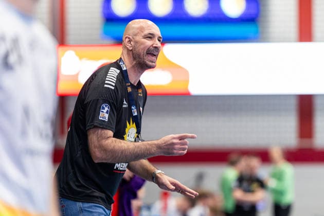 Davor Dominikovic, TuS N Luebbecke, coach giving instructions GER, TuS N Luebbecke vs. TSV Bayer Dormagen, handball, 2nd Bundesliga, Matchday 3, 2026–2027 season, September 12, 2026, Germany, TuS N Luebbecke vs. TSV Bayer Dormagen, Handball, 2. Bundesliga, Matchday 3, 2026–2027 season, September 12, 2026, Luebbecke Copyright: xEibner-Pressefoto JanxRollingerx EP_JSK