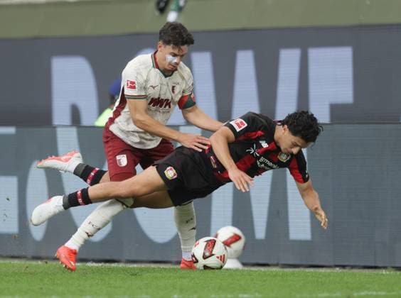 Augsburgs 32 Fabian RIEDER im Zweikampf mit Leverkusens 30 Ibrahim MAZA. Fussball: Augsburg - Leverkusen. Fußball Bundesliga, FC Augsburg - Bayer leverkusen, 3.Spieltag, Saison 2026-2027, am 12.09.2026 in Augsburg, W W K A R E N A, Deutschland. Quelle Copyright Credit : Oryk HAIST *** Augsburg s No. 32 Fabian RIEDER in a tackle with Leverkusen s No. 30 Ibrahim MAZA Soccer Augsburg Leverkusen Soccer Bundesliga, FC Augsburg Bayer Leverkusen, Matchday 3, 2026–2027 season, on September 12, 2026, in Augsburg, WWK ARENA, Germany Source: Copyright Credit Oryk HAIST xFUSSBALL-AUGSBURG-LEVERKUSENx