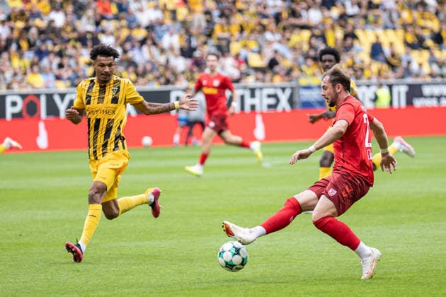 Third Division, Alemannia Aachen vs. SSV Jahn Regensburg, September 12, 2026: Lucas Hermes (SSV Jahn Regensburg, 27) and Joel da Silva Kiala (Alemannia Aachen, 37). DFL regulations prohibit any use of photographs as image sequences and or Q‹QUASI-VIDEO Third Division, Alemannia Aachen vs. SSV Jahn Regensburg, September 12, 2026, Tivoli, Aachen Copyright: xBEAUTIFULxSPORTS Derixx