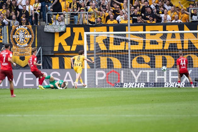 Third Division, Alemannia Aachen vs. SSV Jahn Regensburg, September 12, 2026 Louis Köster Alemannia Aachen 8–2 DFL regulations prohibit any use of photographs as image sequences and or Q‹QUASI-VIDEO Third Division, Alemannia Aachen vs. SSV Jahn Regensburg, September 12, 2026, Tivoli, Aachen Copyright: xBEAUTIFULxSPORTS Derixx