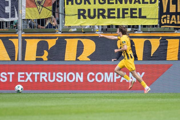Third Division, Alemannia Aachen vs. SSV Jahn Regensburg, September 12, 2026: Louis Köster of Alemannia Aachen 8 celebrates after the 2–0 win. DFL REGULATIONS PROHIBIT ANY USE OF PHOTOGRAPHS AS IMAGE SEQUENCES AND OR QUASI-VIDEO. Third Division, Alemannia Aachen vs. SSV Jahn Regensburg, September 12, 2026, Tivoli, Aachen Copyright: xBEAUTIFULxSPORTS Derixx