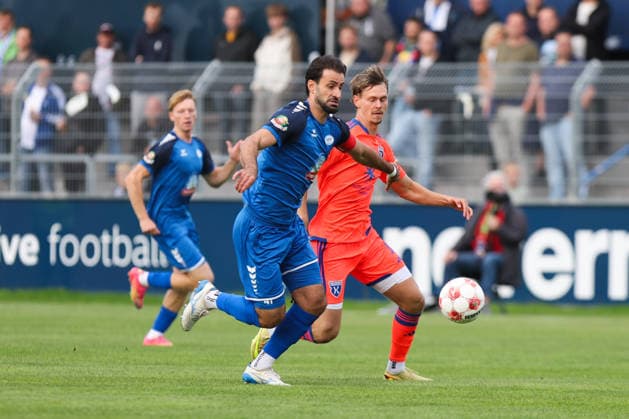 September 12, 2026, Soccer, Men s, Regionalliga Nord, Matchday 8, BSV Kickers Emden vs. SSV Jeddeloh II Nick Stepantsev (orange, 39) of BSV Kickers Emden in a duel with Gazi Siala (47) of SSV Jeddeloh II