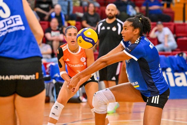 Volleyball Exhibition Match: Allianz MTV Stuttgart vs. VC Kanti Schaffhausen, September 12, 2026; Exhibition Match, Volleyball, Women s, 2026–2027 Season, Allianz MTV Stuttgart in blue, against VC Kanti Schaffhausen (CH) in black; Leilani Slacanin receiving the ball, watched by Fabiana Mottis on the left, Copyright: xBEAUTIFULxSPORTS TomxBlochx