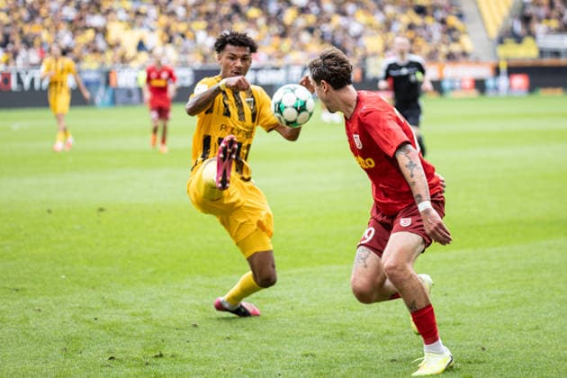 Third Division, Alemannia Aachen vs. SSV Jahn Regensburg, September 12, 2026, Joel da Silva Kiala (Alemannia Aachen, 37) and Adrian Fein (SSV Jahn Regensburg, 29). DFL regulations prohibit any use of photographs as image sequences and or quasi-video. Third Division, Alemannia Aachen vs. SSV Jahn Regensburg, September 12, 2026, Tivoli, Aachen Copyright: xBEAUTIFULxSPORTS Derixx