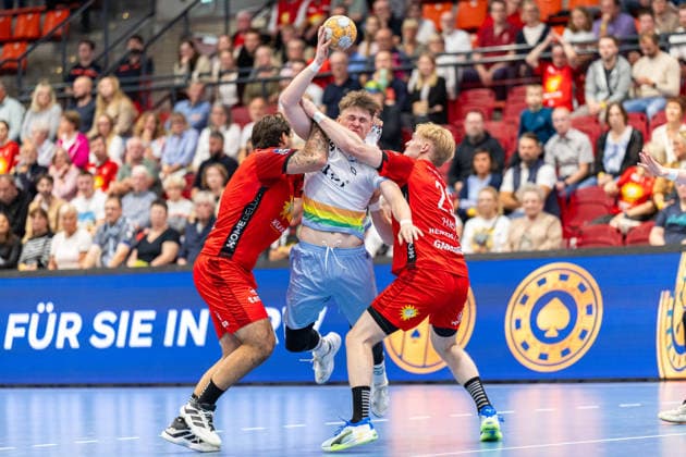 L R Max Santos, TuS N Luebbecke, 04, Max Schmidt, TSV Bayer Dormagen, 34, Henri Pabst, TuS N Luebbecke, 25, GER, TuS N Luebbecke vs. TSV Bayer Dormagen, Handball, 2nd Bundesliga, Matchday 3, 2026–2027 season, September 12, 2026 GER, TuS N Luebbecke vs. TSV Bayer Dormagen, Handball, 2nd Bundesliga, Matchday 3, 2026–2027 season, September 12, 2026 Luebbecke Copyright: xEibner-Pressefoto JanxRollingerx EP_JSK