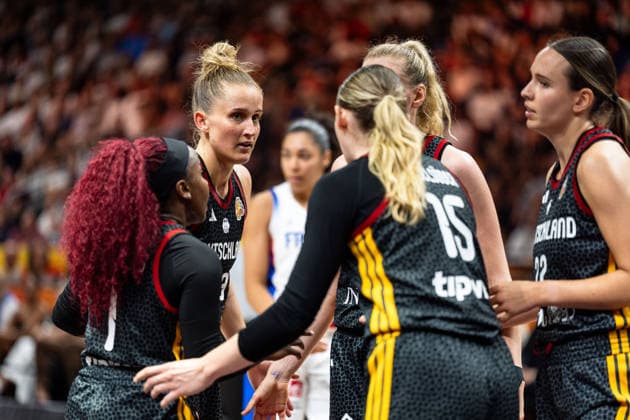 German team during a huddle, Alexis Peterson (Germany), 01, Leonie Fiebich (Germany), 13, Luisa Geiselsoder (Germany), 15, Emily Bessoir (Germany), 22, GER, France vs. Germany, Basketball, 2026 FIBA Women’s World Cup, Semifinal, September 12, 2026 GER, France vs. Germany, Basketball, 2026 FIBA Women’s World Cup, Semifinal, September 12, 2026 Berlin Copyright: xEibner-Pressefoto MaxxVincenx EP_MVN