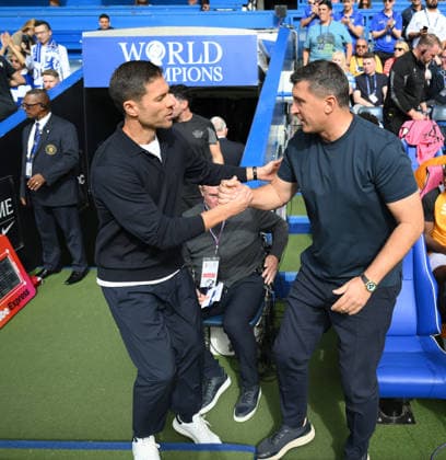 Chelsea v Hull City Premier League Chelsea manager Xabi Alonso (left) and Hull City head coach Sergej JakiroviÄ‡ shake hands prior to kick off during the Premier League match at Stamford Bridge, London 12 09 2026 UK Newspapers OUT Copyright: xDanielxHamburyx FIL-23926-0166
