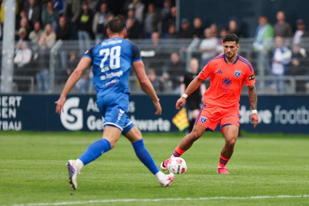 September 12, 2026, Soccer, Men s, Regionalliga Nord, Matchday 8, BSV Kickers Emden vs. SSV Jeddeloh II, Semin Kojic (orange 10), BSV Kickers Emden in a tackle with Niklas von Aschwege (28), SSV Jeddeloh II