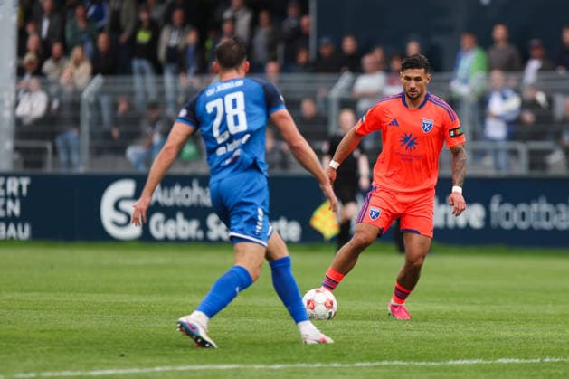September 12, 2026, Soccer, Men s, Regionalliga Nord, Matchday 8, BSV Kickers Emden vs. SSV Jeddeloh II, Semin Kojic (orange 10), BSV Kickers Emden in a tackle with Niklas von Aschwege (28), SSV Jeddeloh II