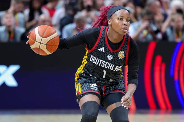 Alexis Peterson of Germany controls the ball during the FIBA Women s Basketball World Cup Germany 2026 semifinal match between France and Germany at the Berlin Arena on September 12, 2026, in Berlin, Germany. Photo by Marco Steinbrenner, DeFodi Images