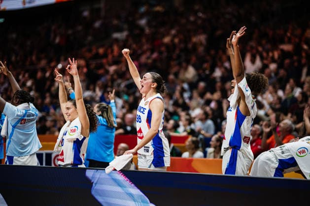 FIBA Women’s Basketball World Cup 2026: France vs. Germany, September 12, 2026; The French bench celebrates; Pauline Astier (France), 98; Basketball; FIBA Women’s Basketball World Cup 2026; Final Phase, Semifinal: France vs. Germany on September 12, 2026, at the Uber Arena, Berlin Copyright: xBEAUTIFULxSPORTS Tonhäuserx