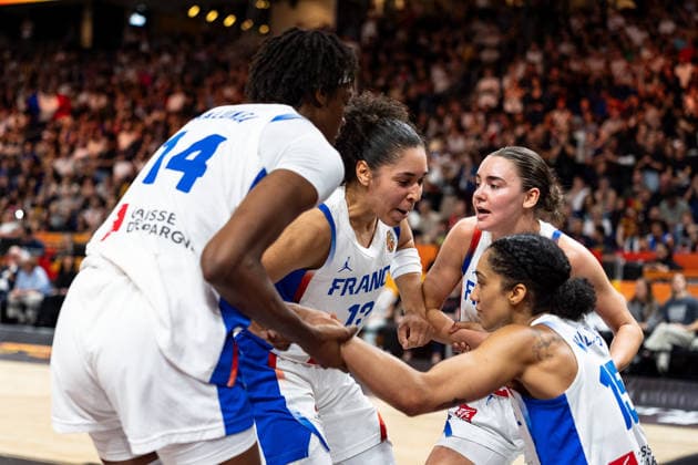 French team celebrating; Dominique Malonga (France), 14; Janelle Salaun (France), 13; Pauline Astier (France), 98; and Gabby Williams (France), 15; GER; France vs. Germany; basketball; FIBA Women’s World Cup 2026; Semifinals, Sept. 12, 2026 GER, France vs. Germany, basketball, 2026 FIBA Women s World Cup, Semifinals, Sept. 12, 2026 Berlin Copyright: xEibner-Pressefoto MaxxVincenx EP_MVN