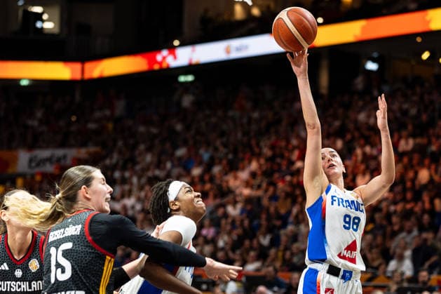 Pauline Astier of France, 98, on a layup, GER, France vs. Germany, Basketball, 2026 FIBA Women’s World Cup, Semifinal, September 12, 2026, GER, France vs. Germany, Basketball, 2026 FIBA Women’s World Cup, Semifinal, September 12, 2026, Berlin Copyright: xEibner-Pressefoto MaxxVincenx EP_MVN