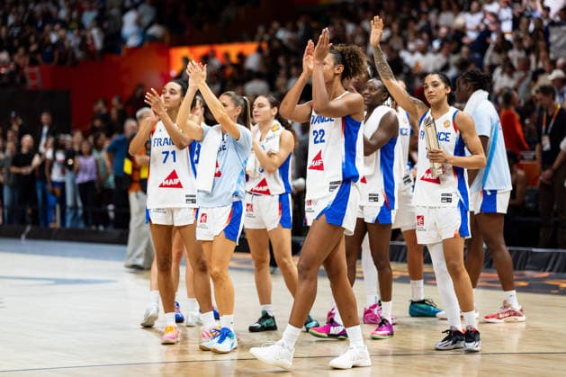 French team celebrates victory at the end of the game and thanks the fans: Leila Lacan (France, 71), Romane Bernies (France, 47), Marieme Badiane (France, 22), Gabby Williams (France, 15), GER, France vs. Germany, basketball, 2026 FIBA Women’s World Cup, Semifinals, September 12, 2026 GER, France vs. Germany, Basketball, 2026 FIBA Women’s World Cup, Semifinals, September 12, 2026 Berlin Copyright: xEibner-Pressefoto MaxxVincenx EP_MVN