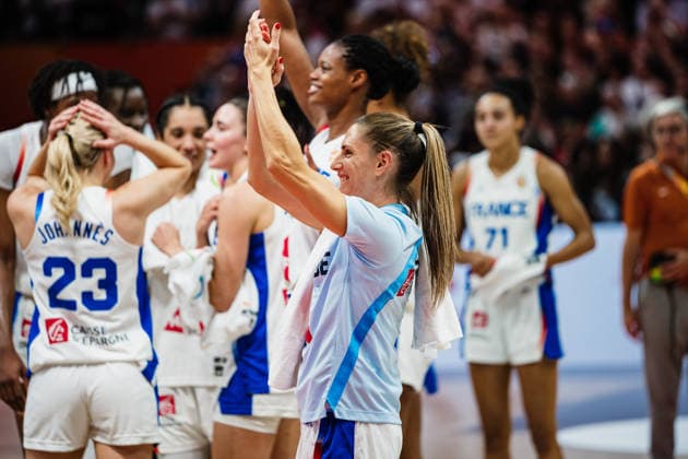 FIBA Women’s Basketball World Cup 2026: France vs. Germany, September 12, 2026. Romane Bernies of France, 47, waves to the fans. Basketball, FIBA Women’s Basketball World Cup 2026, Final Phase, Semifinal: France vs. Germany on September 12, 2026, at the Uber Arena, Berlin Copyright: xBEAUTIFULxSPORTS Tonhäuserx