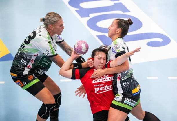 WOMEN S HANDBALL 2026–2027 3rd Bundesliga, Matchday 1: THC FRISCH AUF GÖPPINGEN ** FOR EDITORIAL USE ONLY ** ** EDITORIAL USE ONLY ** p 12 09 2026 Bad Langensalza Women’s Handball 1st Bundesliga Women’s Season 2026–2027 Salzhalle Matchday 3 Thüringer HC FRISCH AUF Göppingen in the photo: Natsuki Aizawa 23 Thüringer HC in a duel with Luisa Schulze 33 FRISCH AUF Göppingen and Aylin Bornhardt 13 FRISCH AUF Göppingen Germany Thuringia Bad Langensalza Copyright SaschaxFromm Copyright: SaschaxFromm doc87klunnkkudsxy7lqbh ,EDITORIAL USE ONLY Copyright: SaschaxFromm