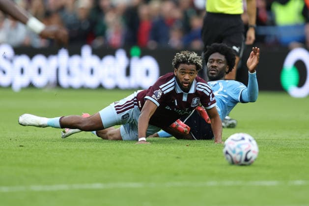 Aston Villa v N Forest 12 September 2026, Aston - Premier League Football - Aston Villa v Nottingham Forest - Ibrahim Mbaye of Aston Villa watches the ball after being tackled by Ola Aina of Nottingham Forest - Photo: Charlotte Wilson Offside. Aston UK *** Aston Villa gegen N. Forest, 12. September 2026, Aston Premier League Fußball Aston Villa gegen Nottingham Forest Ibrahim Mbaye von Aston Villa beobachtet den Ball, nachdem er von Ola Aina von Nottingham Forest gestoppt wurde. Foto: Charlotte Wilson Offside Aston UK  Copyright: xCharlottexWilsonx xOffsidexOffside