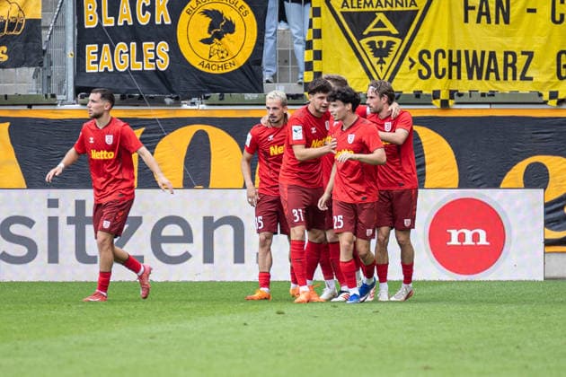 Third Division, Alemannia Aachen vs. SSV Jahn Regensburg, September 12, 2026. Regensburg fans celebrate after the 2–2 draw. DFL REGULATIONS PROHIBIT ANY USE OF PHOTOGRAPHS AS IMAGE SEQUENCES AND OR QUASI-VIDEO. Third Division, Alemannia Aachen vs. SSV Jahn Regensburg, September 12, 2026, Tivoli, Aachen Copyright: xBEAUTIFULxSPORTS Derixx