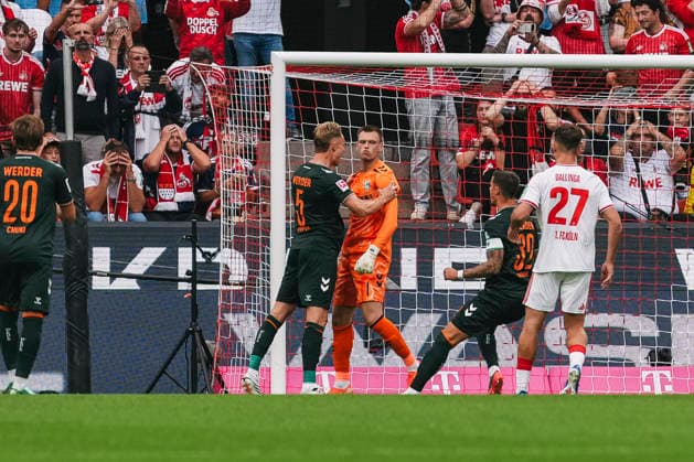 12.09.2026, xjmrgnx, Fussball 1.Bundesliga, 1.FC Koeln - SV Werder Bremen v.l. das Team von Bremen feiert ihren Torhüter Karl Hein (1, Bremen) nach dem gehaltenen Elfmeter (DFL DFB REGULATIONS PROHIBIT ANY USE OF PHOTOGRAPHS as IMAGE SEQUENCES and or QUASI-VIDEO) Koeln *** September 12, 2026, xjmrgnx, Soccer, 1. Bundesliga, 1 FC Cologne vs. SV Werder Bremen: The Bremen team celebrates their goalkeeper Karl Hein 1 after he saved a penalty kick. DFL and DFB regulations prohibit any use of photographs as image sequences and or quasi-video. Cologne