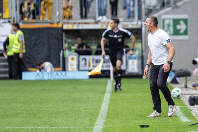 Third Division, Alemannia Aachen vs. SSV Jahn Regensburg, September 12, 2026 Mersad Selimbegovic Alemannia Aachen coach cheers on his team. DFL regulations prohibit any use of photographs as image sequences and or quasi-video. Third Division, Alemannia Aachen vs. SSV Jahn Regensburg, September 12, 2026, Tivoli, Aachen Copyright: xBEAUTIFULxSPORTS Derixx