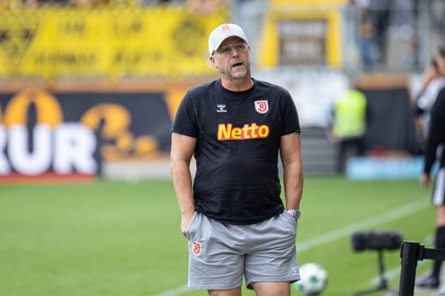 Third Division, Alemannia Aachen vs. SSV Jahn Regensburg, September 12, 2026. Sascha Hildmann, coach of SSV Jahn Regensburg, remains dissatisfied. DFL REGULATIONS PROHIBIT ANY USE OF PHOTOGRAPHS AS IMAGE SEQUENCES AND OR Q‹QUASI-VIDEO Third Division, Alemannia Aachen vs. SSV Jahn Regensburg, September 12, 2026, Tivoli, Aachen Copyright: xBEAUTIFULxSPORTS Derixx