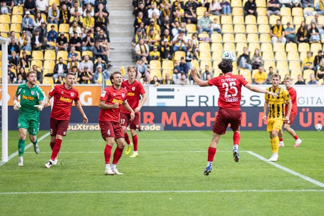 Third Division, Alemannia Aachen vs. SSV Jahn Regensburg, September 12, 2026: Nicolas Oliveira (SSV Jahn Regensburg, 25) clears a cross with a header. DFL regulations prohibit any use of photographs as image sequences and or Q‹QUASI-VIDEO Third League, Alemannia Aachen vs. SSV Jahn Regensburg, September 12, 2026, Tivoli, Aachen Copyright: xBEAUTIFULxSPORTS Derixx