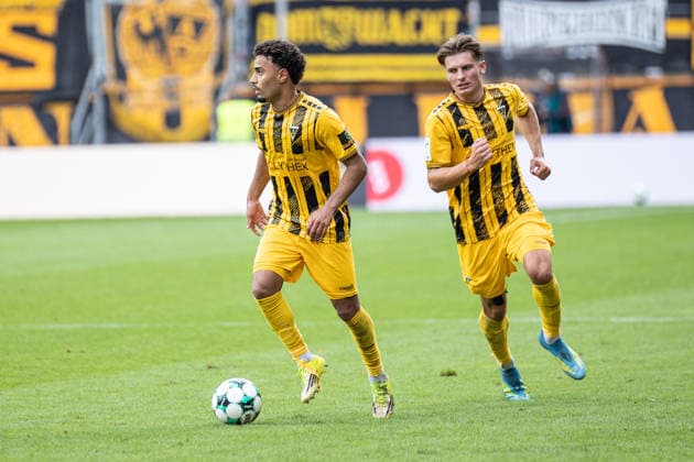 Third Division, Alemannia Aachen vs. SSV Jahn Regensburg, September 12, 2026. Mehdi Loune of Alemannia Aachen 10 carries the ball forward. DFL regulations prohibit any use of photographs as image sequences and or Q‹QUASI-VIDEO Third Division, Alemannia Aachen vs. SSV Jahn Regensburg, September 12, 2026, Tivoli, Aachen Copyright: xBEAUTIFULxSPORTS Derixx