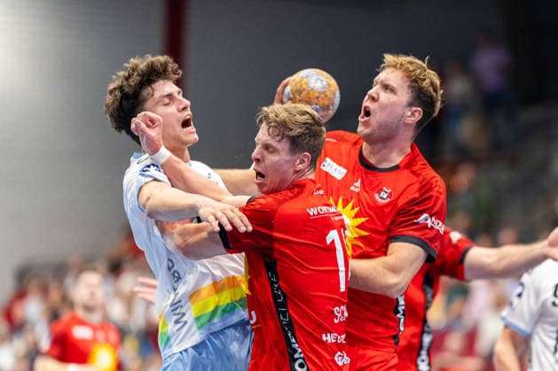 L R Krischa Leis, TSV Bayer Dormagen, 07, Alexander Schulze, TuS N Luebbecke, 14, Jacob Lundahl, TuS N Luebbecke, 17 GER, TuS N Luebbecke vs. TSV Bayer Dormagen, Handball, 2nd Bundesliga, Matchday 3, 2026–2027 season, September 12, 2026 GER, TuS N Luebbecke vs. TSV Bayer Dormagen, Handball, 2. Bundesliga, Matchday 3, 2026–2027 season, September 12, 2026 Luebbecke Copyright: xEibner-Pressefoto JanxRollingerx EP_JSK