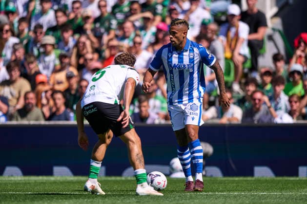 Real Racing Club de Santander v Deportivo Alaves - LaLiga EA Sports 2026 27 Mariano Diaz of Deportivo Alaves controls the ball during the LaLiga EA Sports match between Real Racing Club and Deportivo Alaves at Campos de El Sardinero in Santander, Spain, on September 12, 2026. Santander Spain  Copyright: xCesarxOrtizxGonzalezx originalFilename:ortizgonzalez-realraci260912_nppYI.jpg