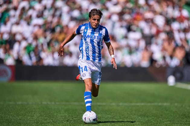 Real Racing Club de Santander v Deportivo Alaves - LaLiga EA Sports 2026 27 Nahuel Tenaglia of Deportivo Alaves controls the ball during the LaLiga EA Sports match between Real Racing Club and Deportivo Alaves at Campos de El Sardinero in Santander, Spain, on September 12, 2026. Santander Spain  Copyright: xCesarxOrtizxGonzalezx originalFilename:ortizgonzalez-realraci260912_npQFk.jpg