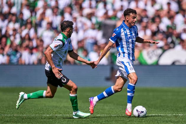 Real Racing Club de Santander v Deportivo Alaves - LaLiga EA Sports 2026 27 Angel Perez of Deportivo Alaves controls the ball during the LaLiga EA Sports match between Real Racing Club and Deportivo Alaves at Campos de El Sardinero in Santander, Spain, on September 12, 2026. Santander Spain  Copyright: xCesarxOrtizxGonzalezx originalFilename:ortizgonzalez-realraci260912_npqzk.jpg