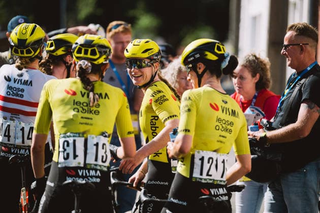 A Travers Les Hauts-de-France, Finishline Of 4th Edition Nienke Veenhoven of the Netherlands and Visma-Lease a Bike celebrates her victory in the A Travers les Hauts-de-France (UCI WE 1.1) race with her teammates. Ecourt-Saint-Quentin France  Copyright: xGautierxDemouveauxx originalFilename:demouveaux-notitle260912_npPxb.jpg